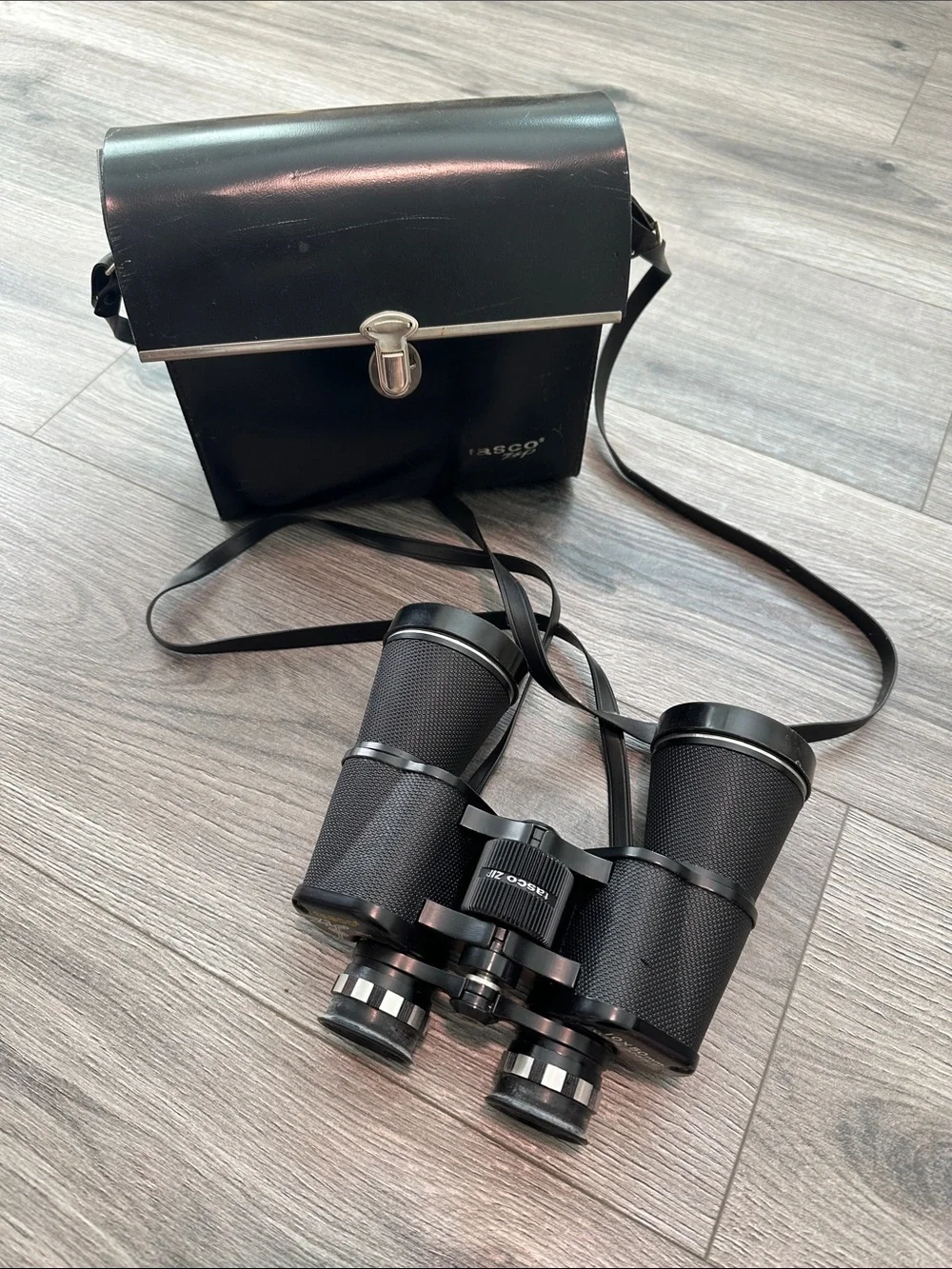 Tasco Zip 10x50 Wide Angle Binoculars with Original Case